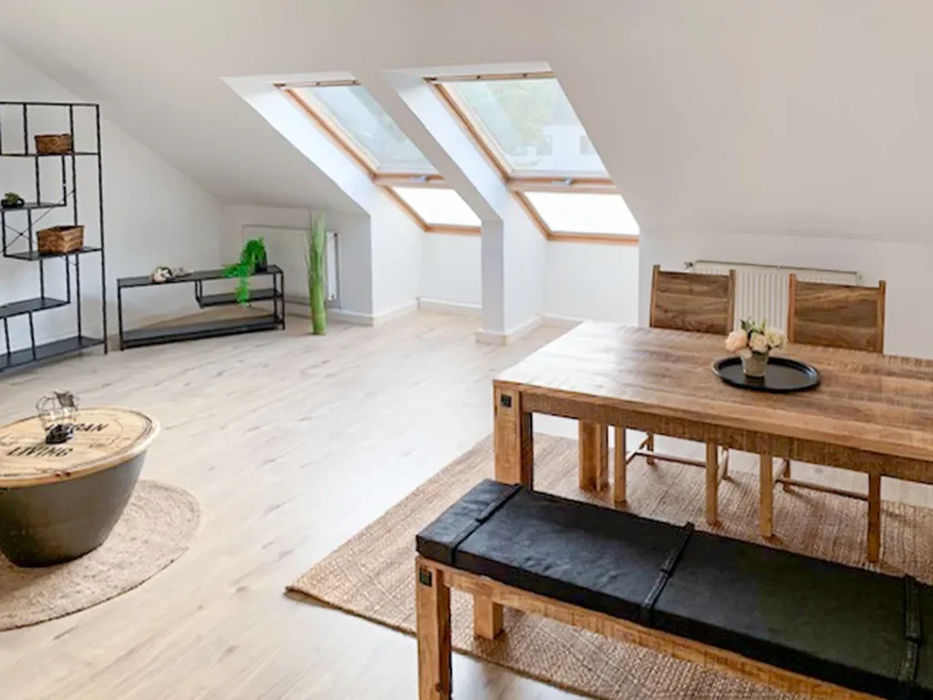 Monteurzimmer Beispiel Wohnzimmer mit Esstisch